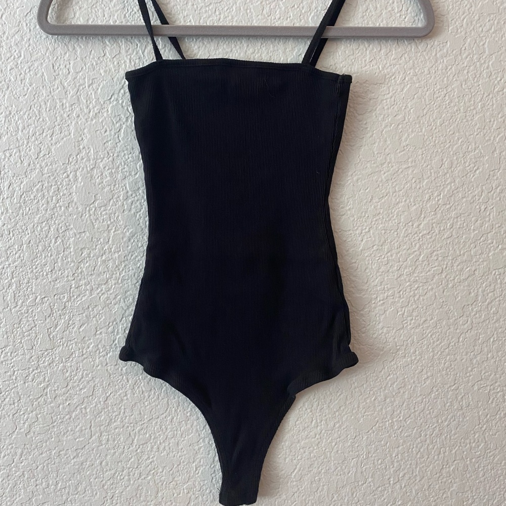 Boo Hoo Ribbed Spaghetti Strap Bodysuit in Black